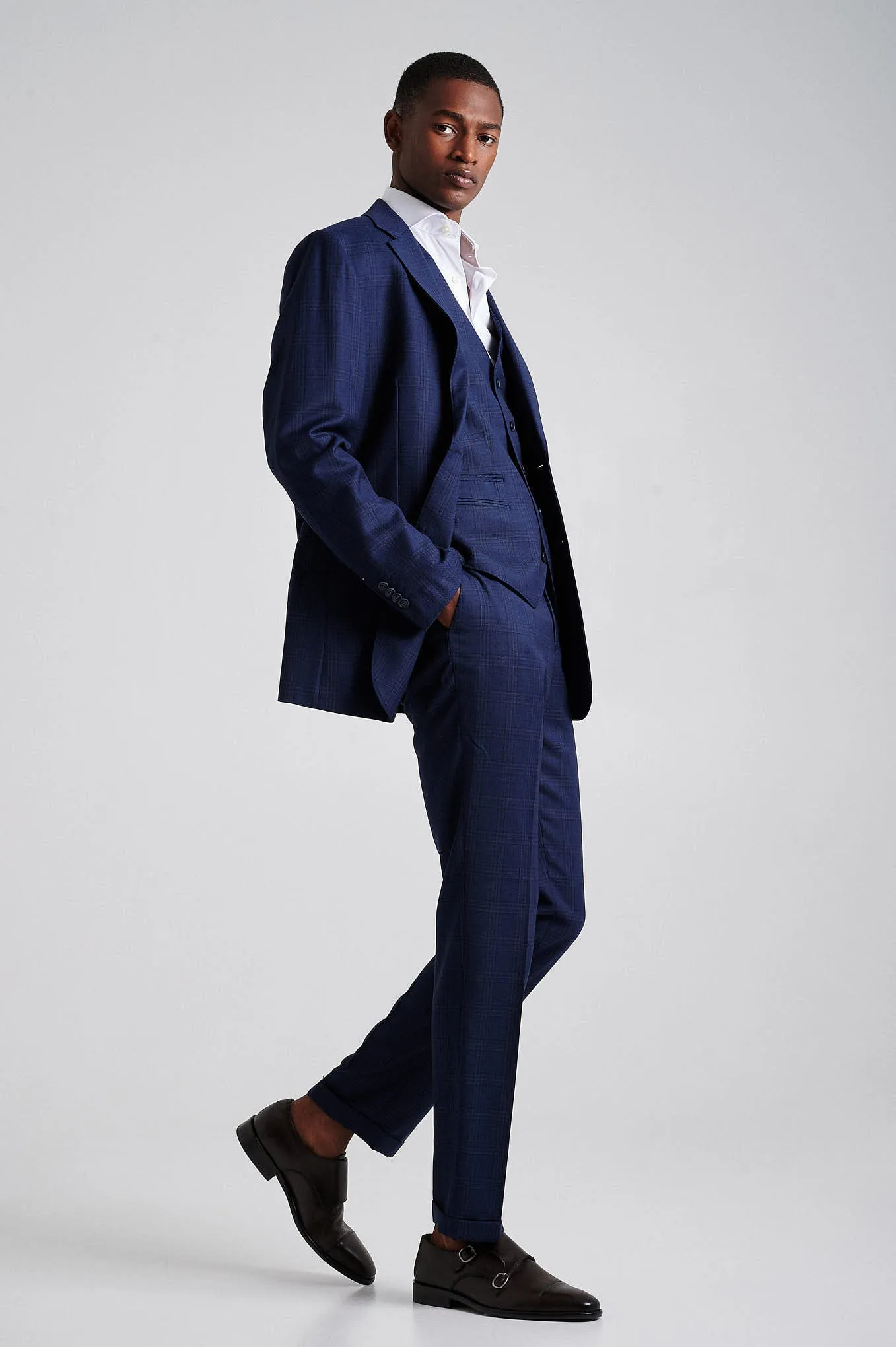 Slim fit wool suit with vest